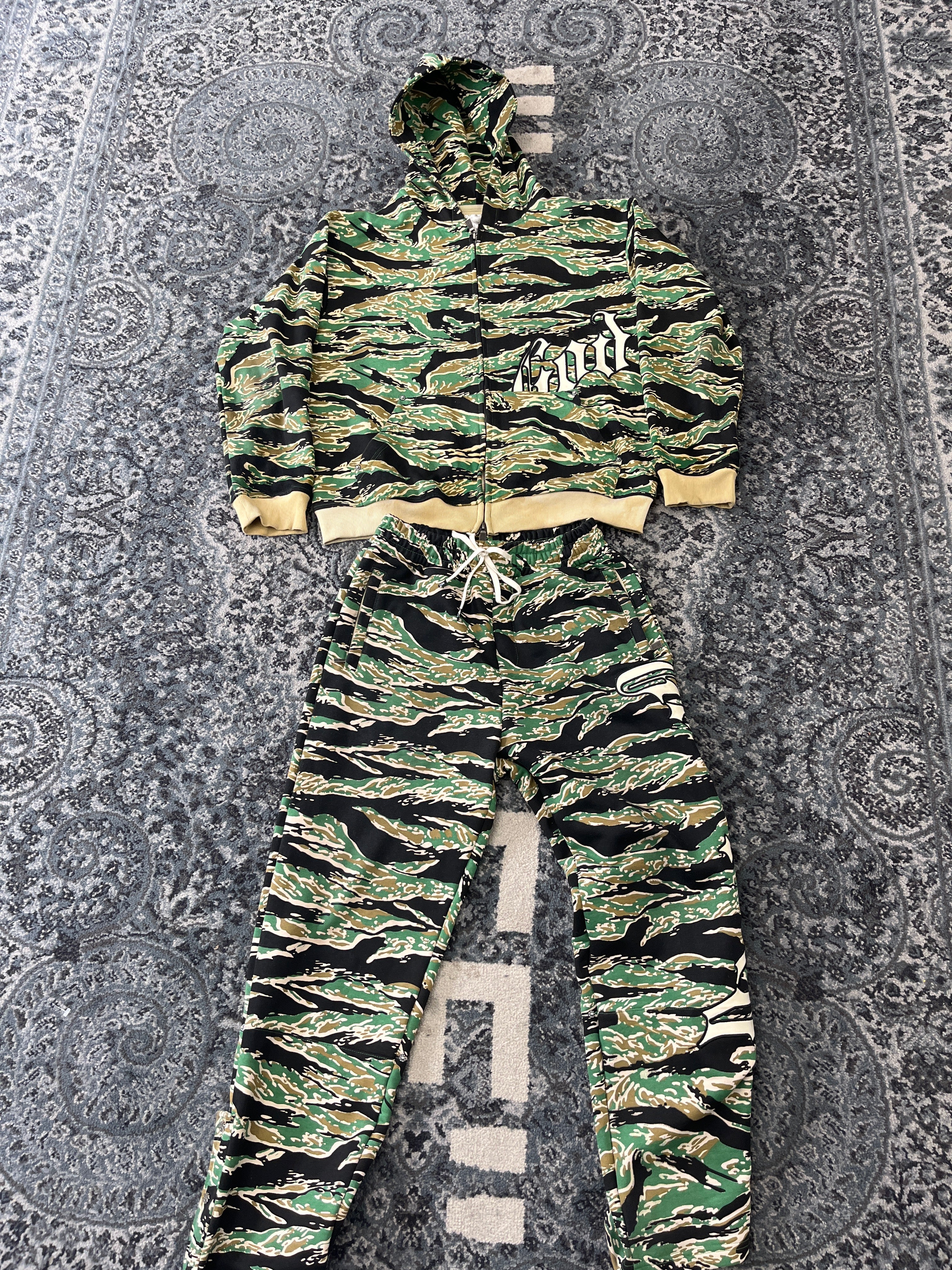 Godspeed Camo Sweatsuit M