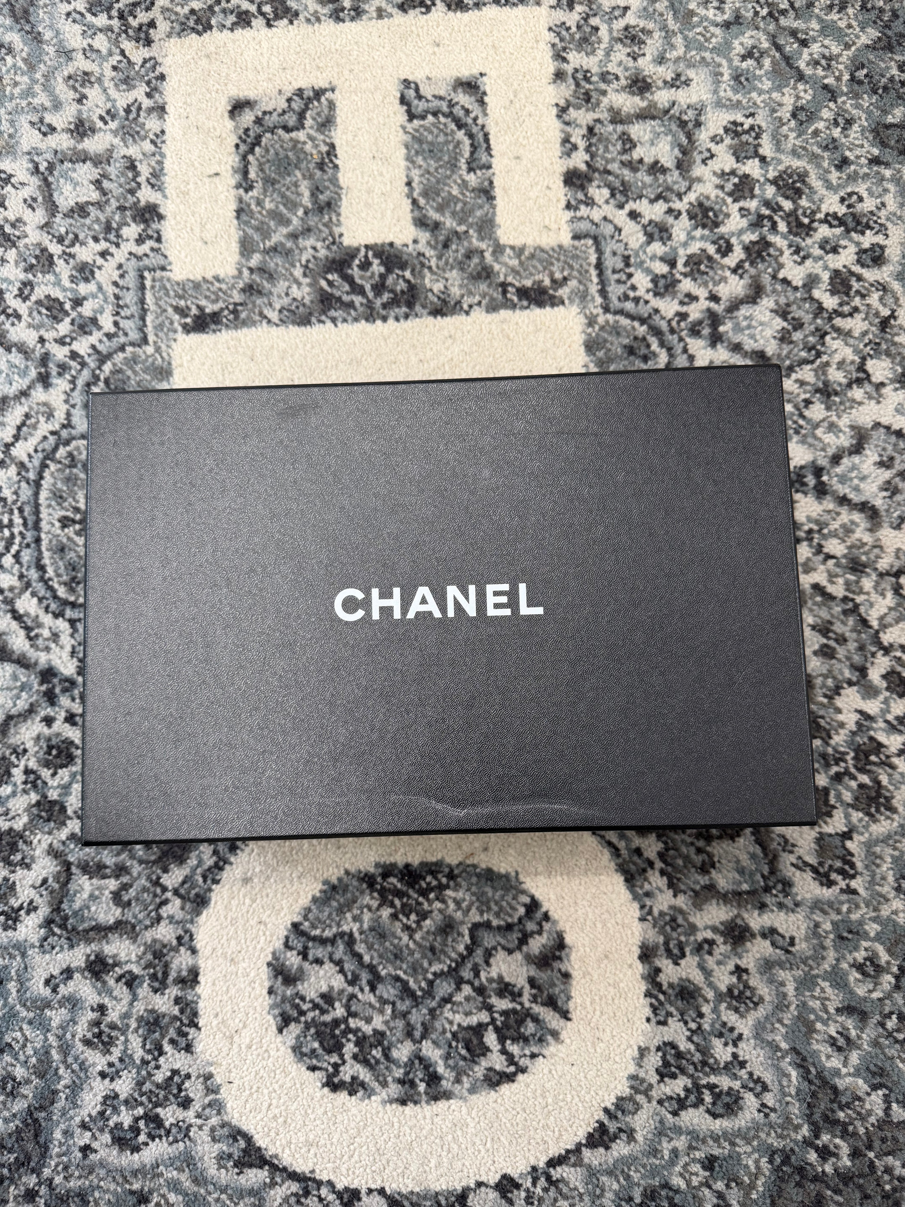 CHANEL cc runner silver/metallic 36 (6W) OG ALL U
