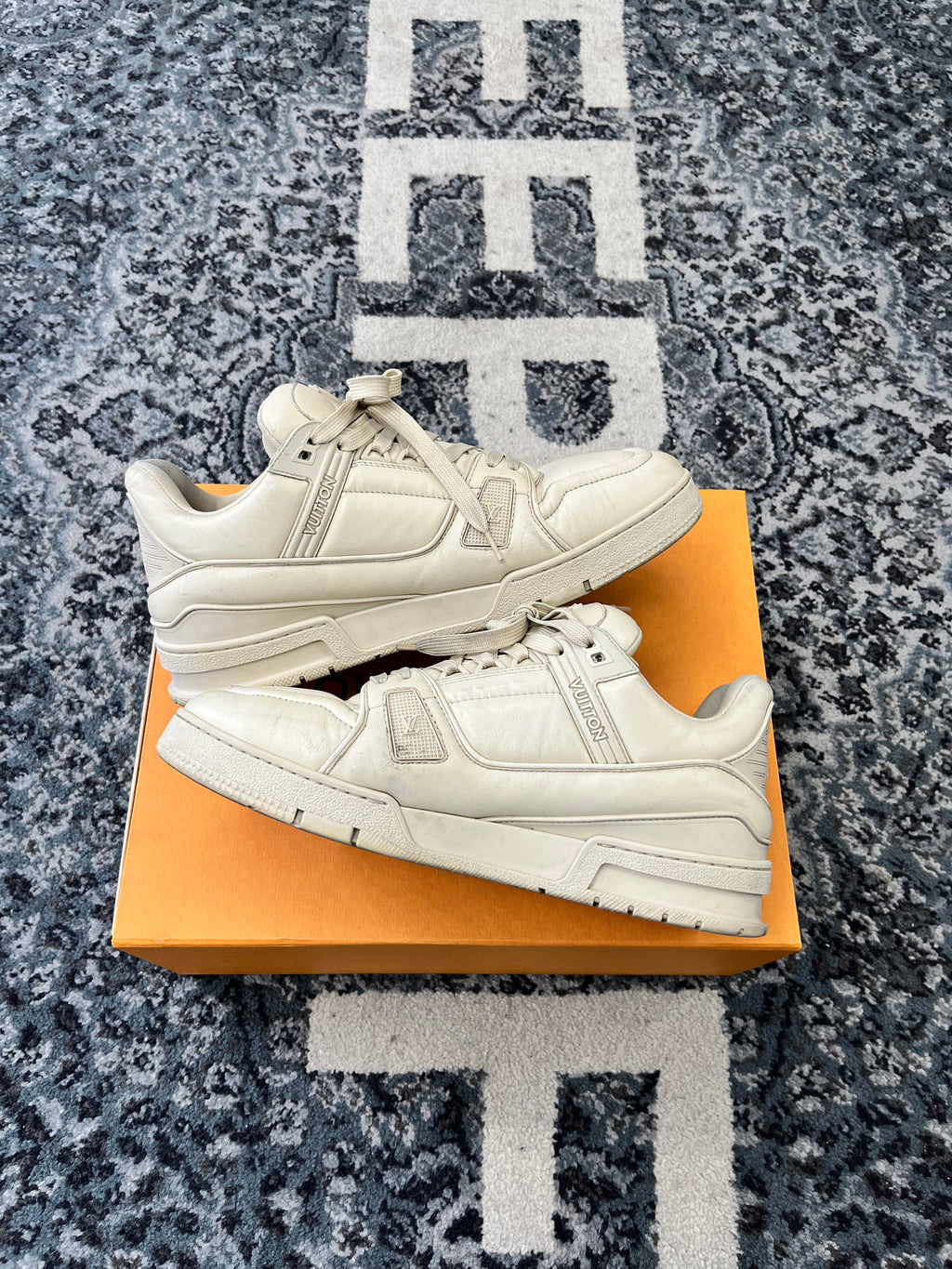 LV Padded Trainers Size 9.5 U WB