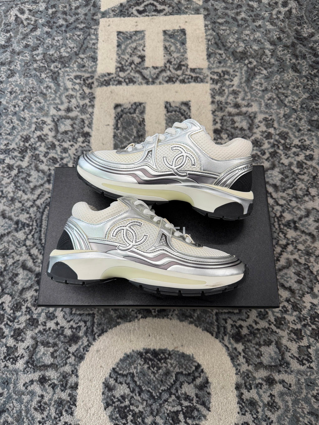 CHANEL cc runner silver/metallic 36 (6W) OG ALL U