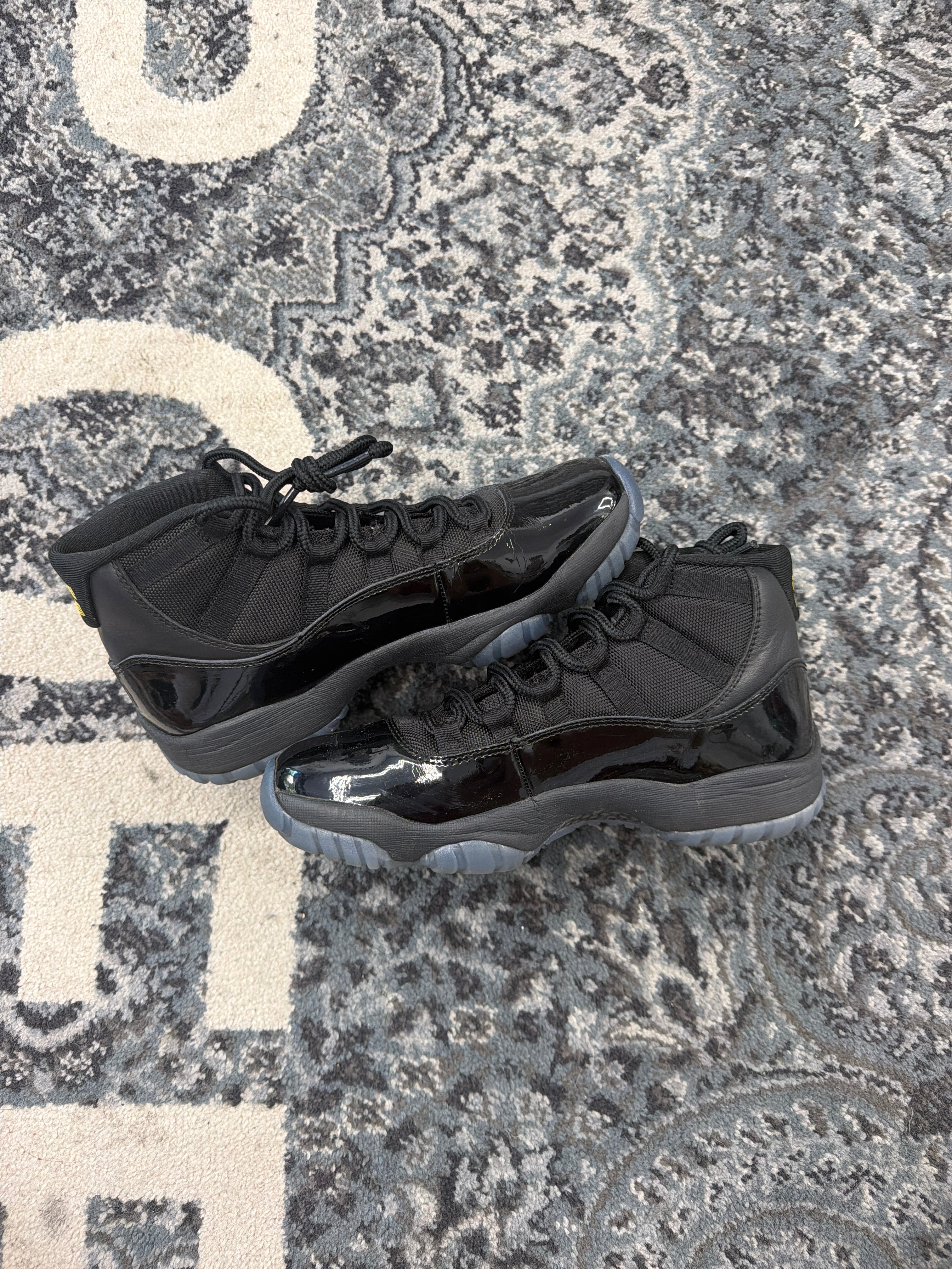 Jordan 11 Gamma Size 8.5 No Box U
