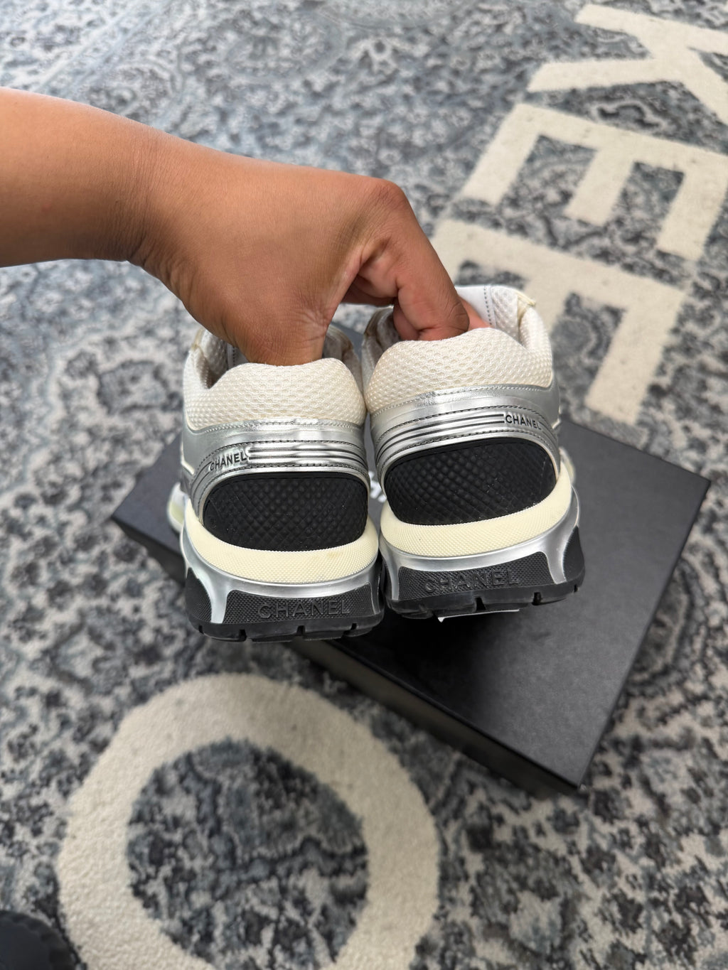 CHANEL cc runner silver/metallic 36 (6W) OG ALL U