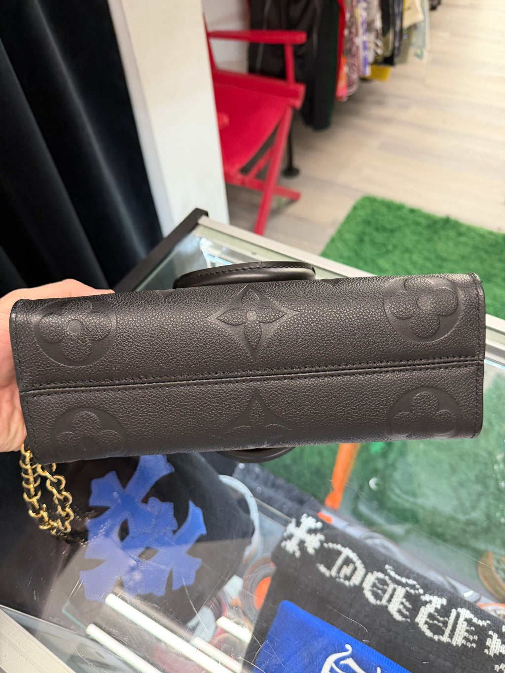 LV onthego “east west” monogram purse OS U