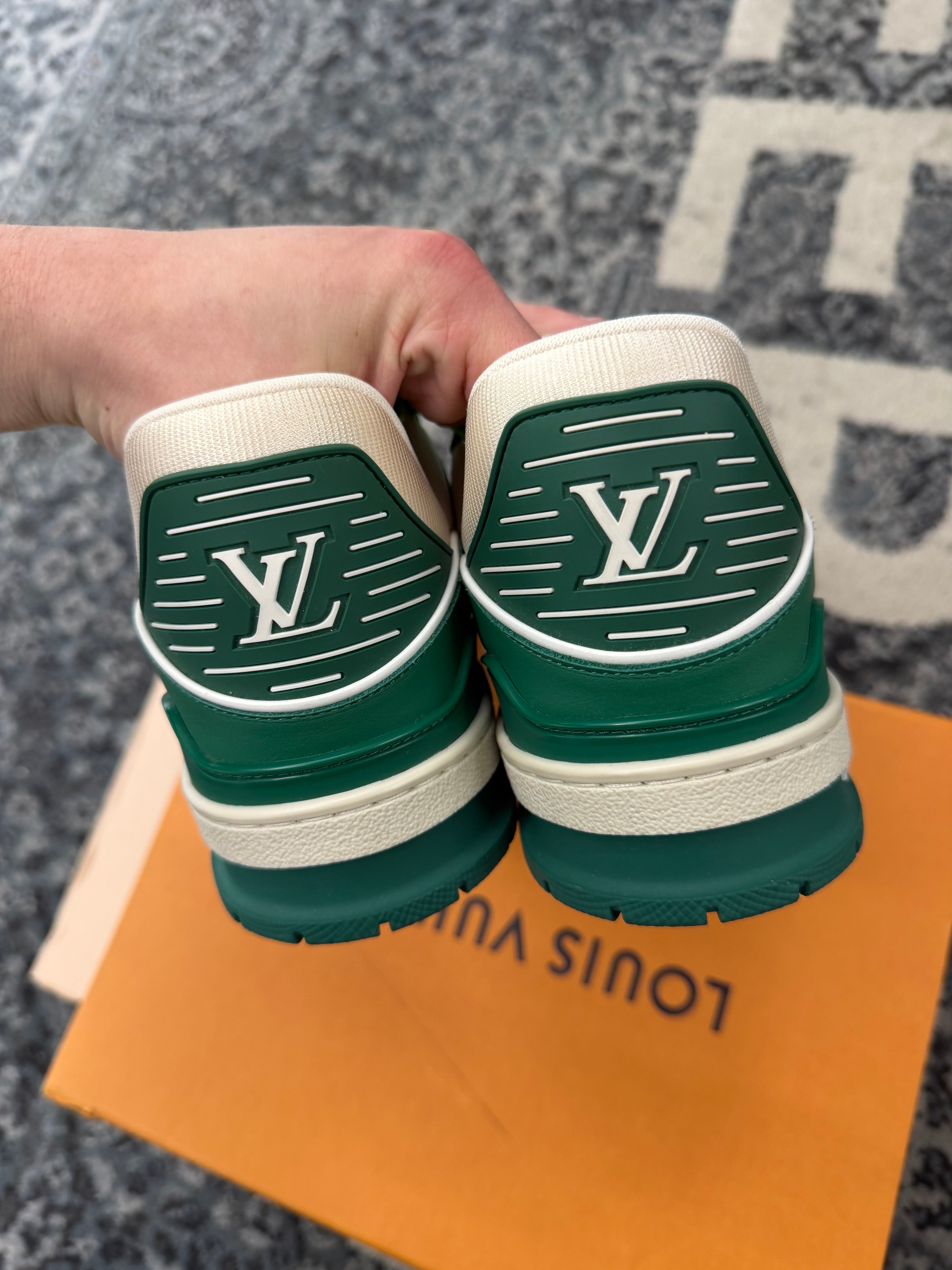 LV trainers green/white 9LV (10.5-11M) OG ALL U (tried on)