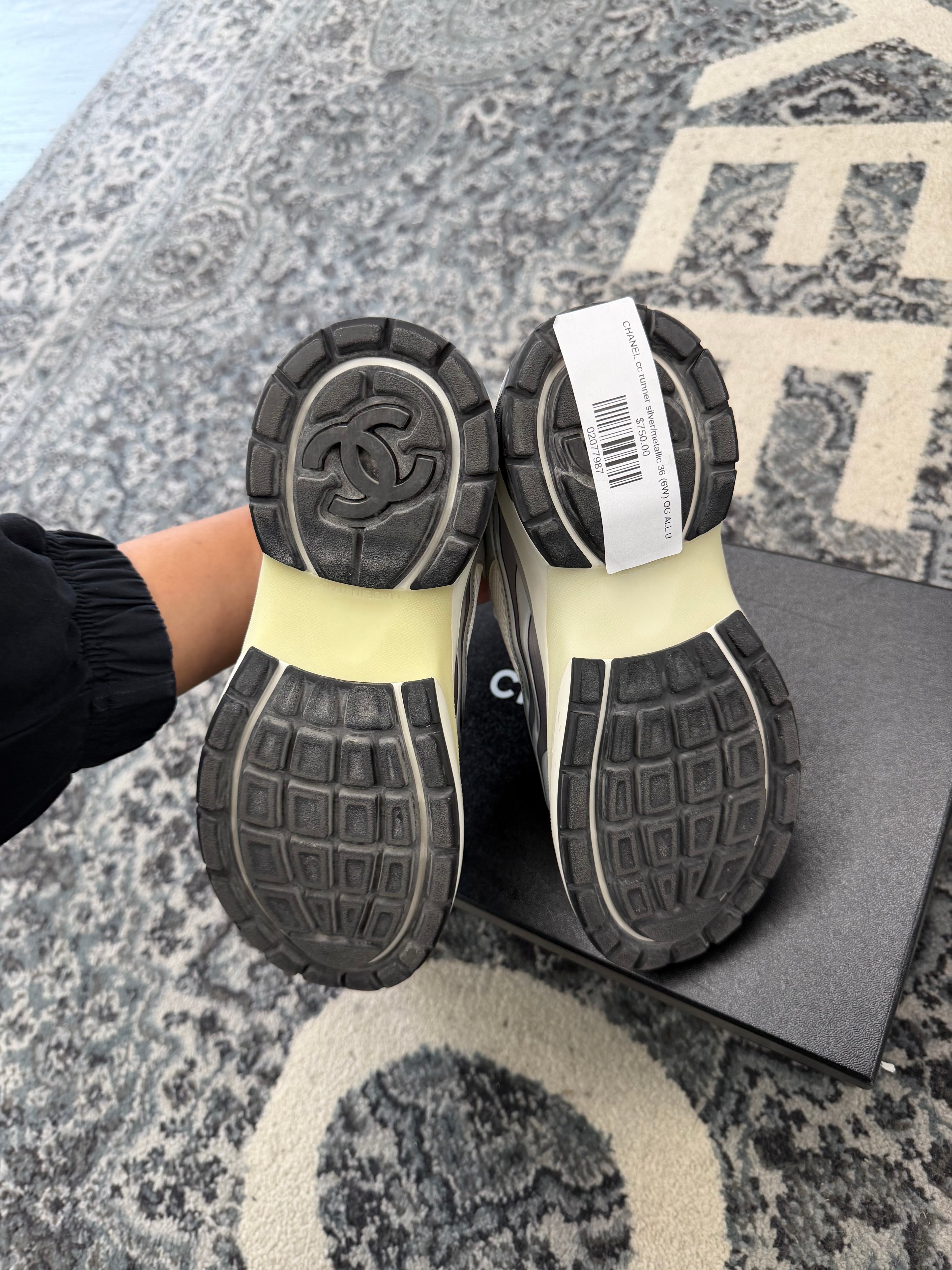 CHANEL cc runner silver/metallic 36 (6W) OG ALL U