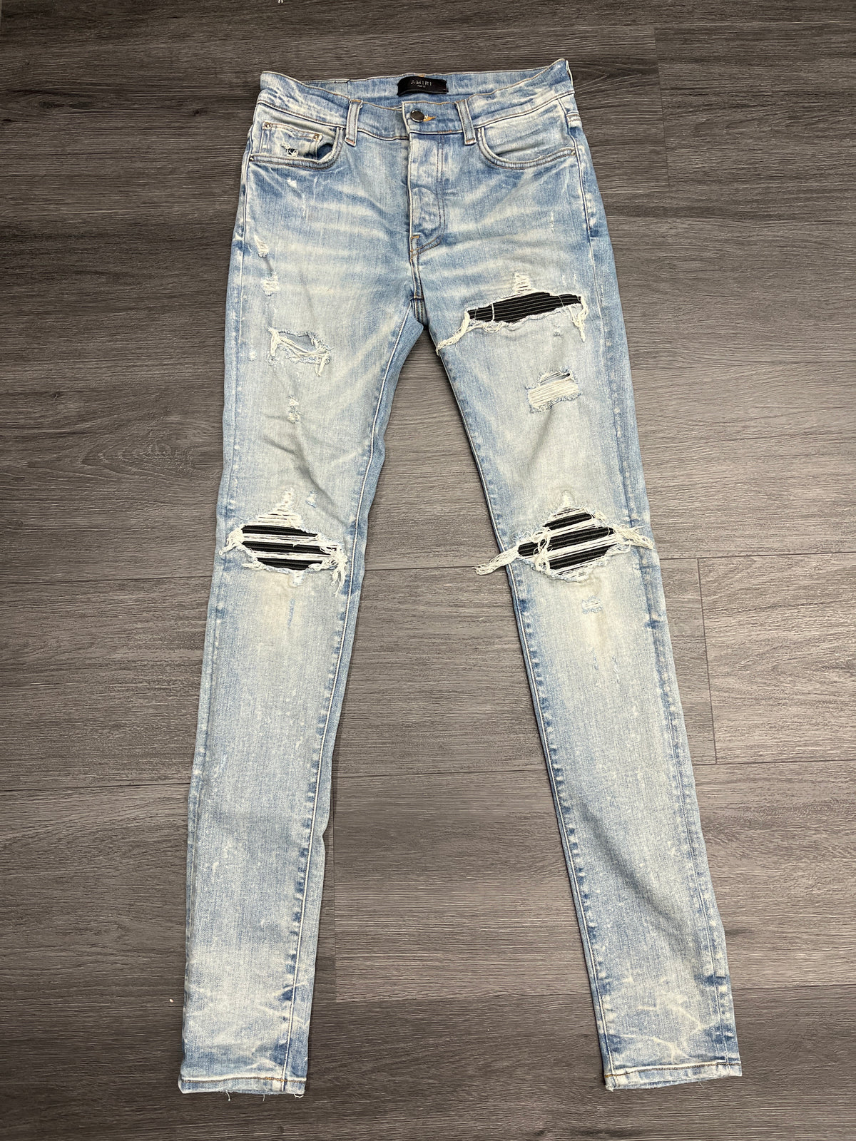 Amiri Mx1 Light wash w Black Patch Size 29 U