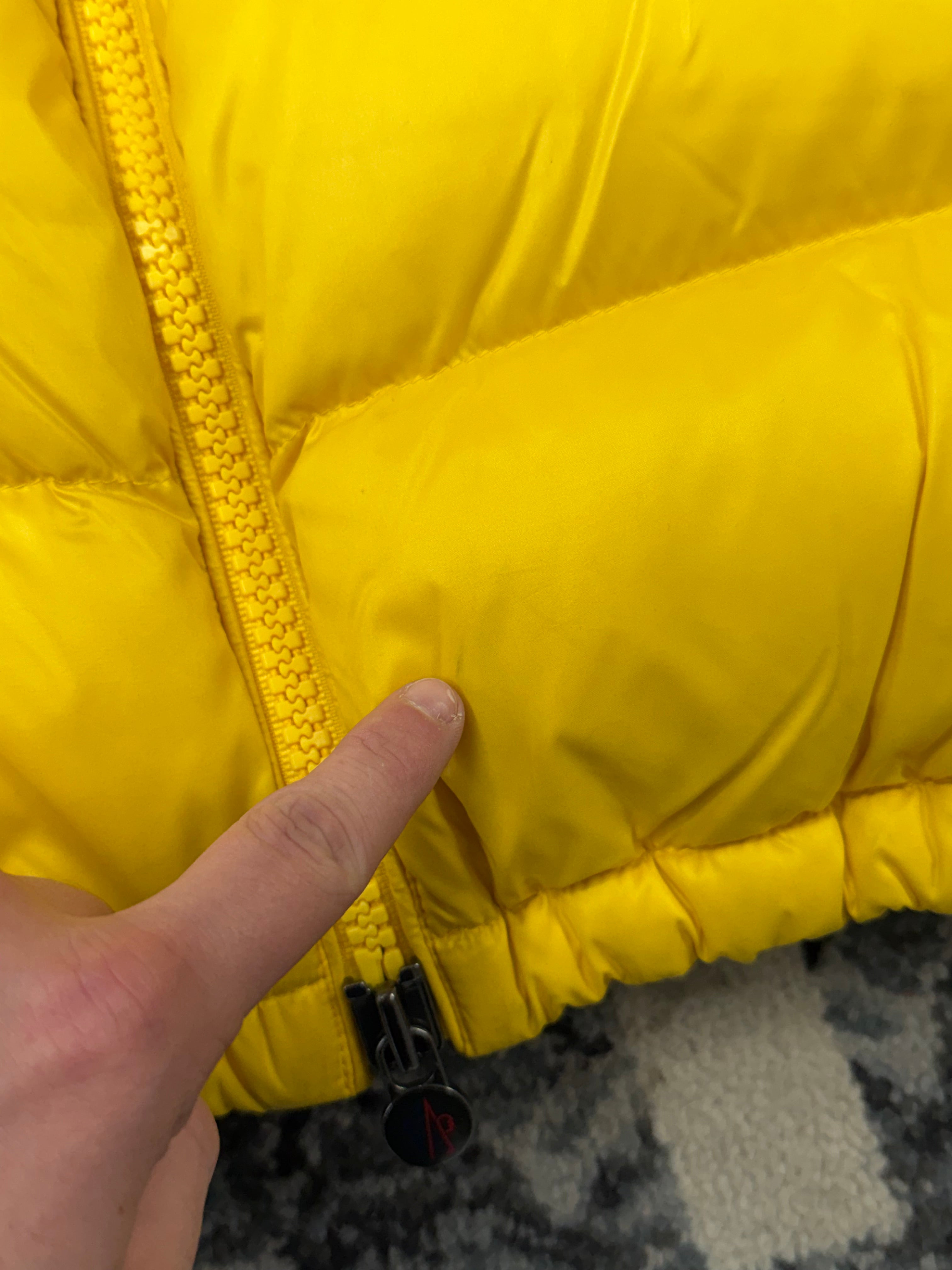 MONCLER maya puffer yellow 5 (XL) NEW w/ defect
