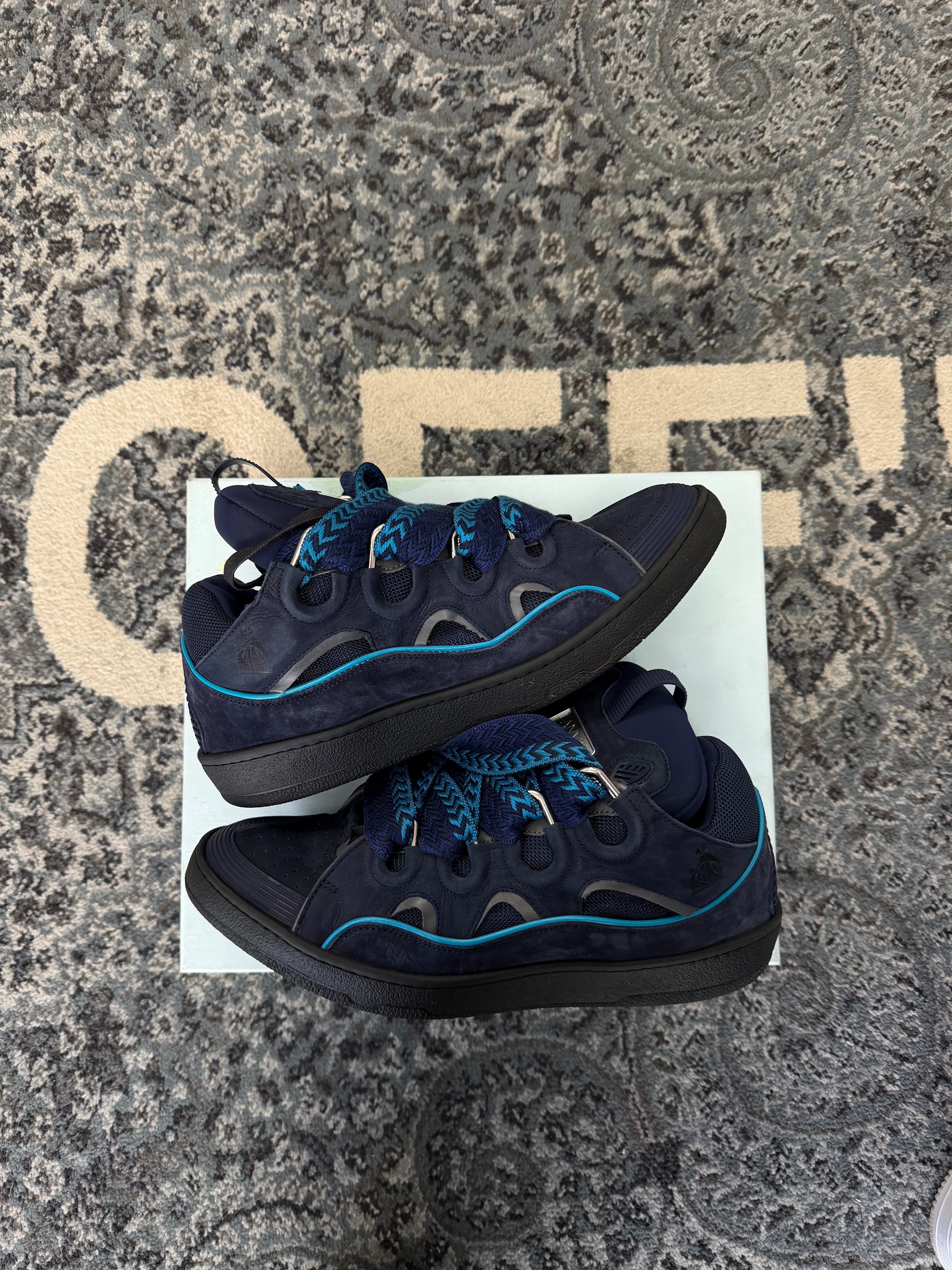 Lanvin Navy curbed sneaker sz fits a 13 M U