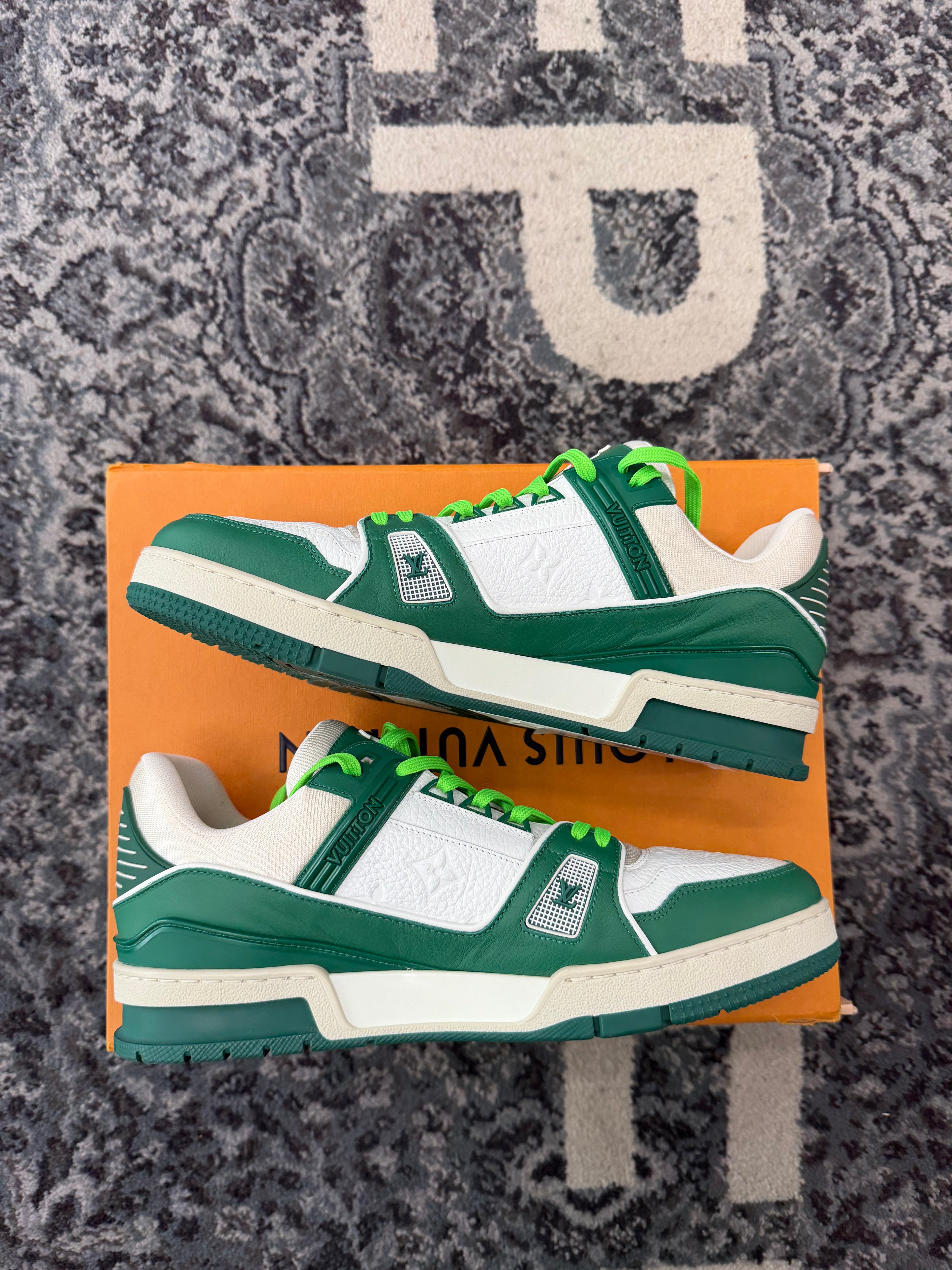 LV trainers green/white 9LV (10.5-11M) OG ALL U (tried on)
