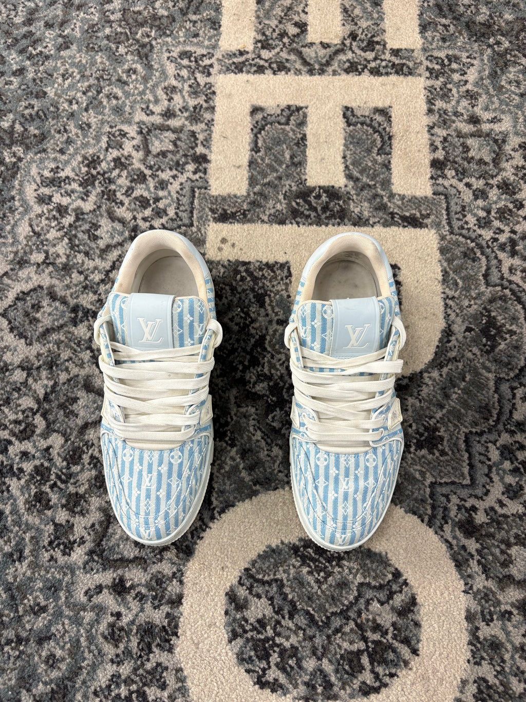 Louis Vuitton light blue monogram tranniers Size 8 LV (fits 9.5-10)