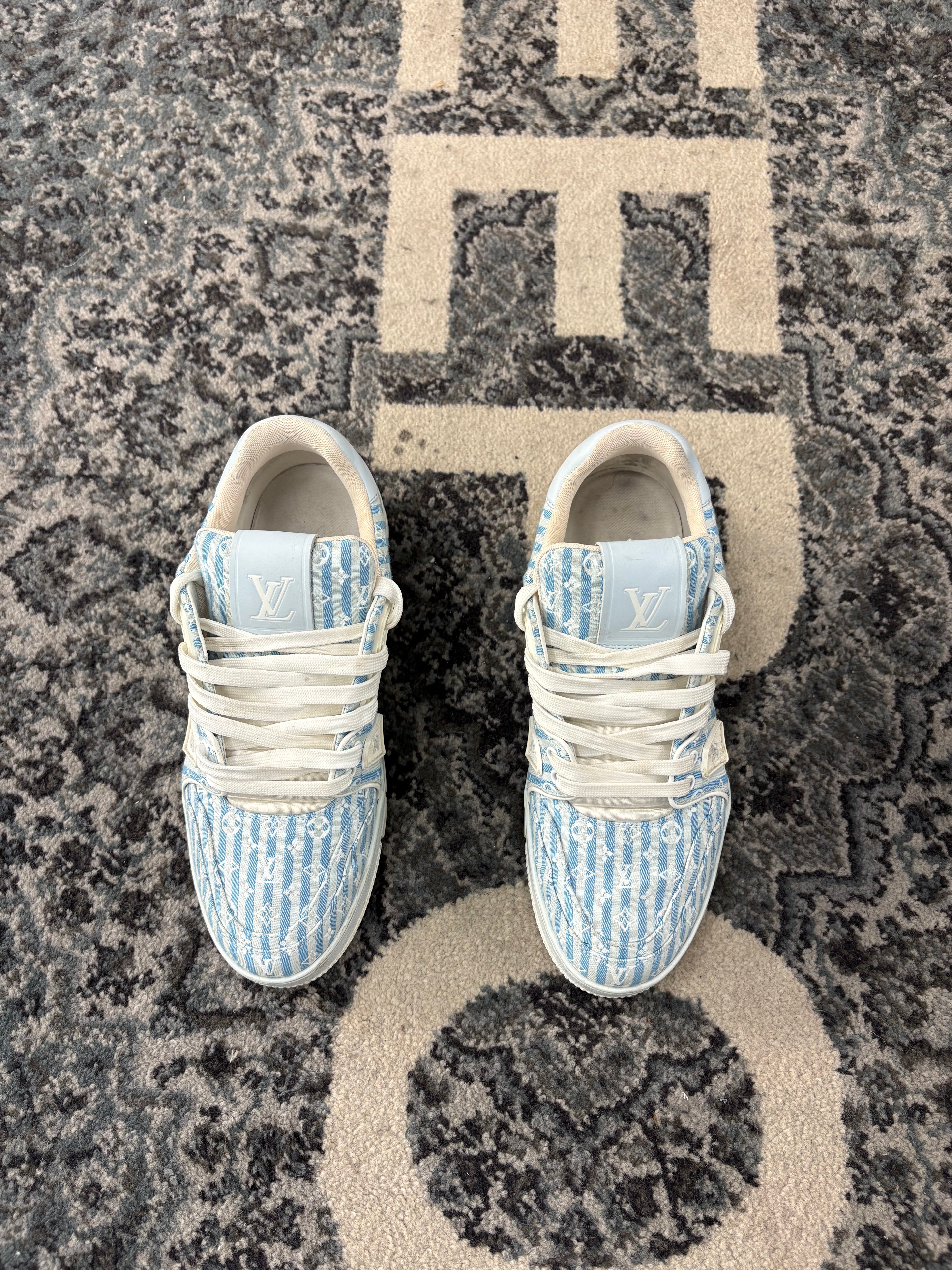 Louis Vuitton light blue monogram tranniers Size 8 LV (fits 9.5-10)