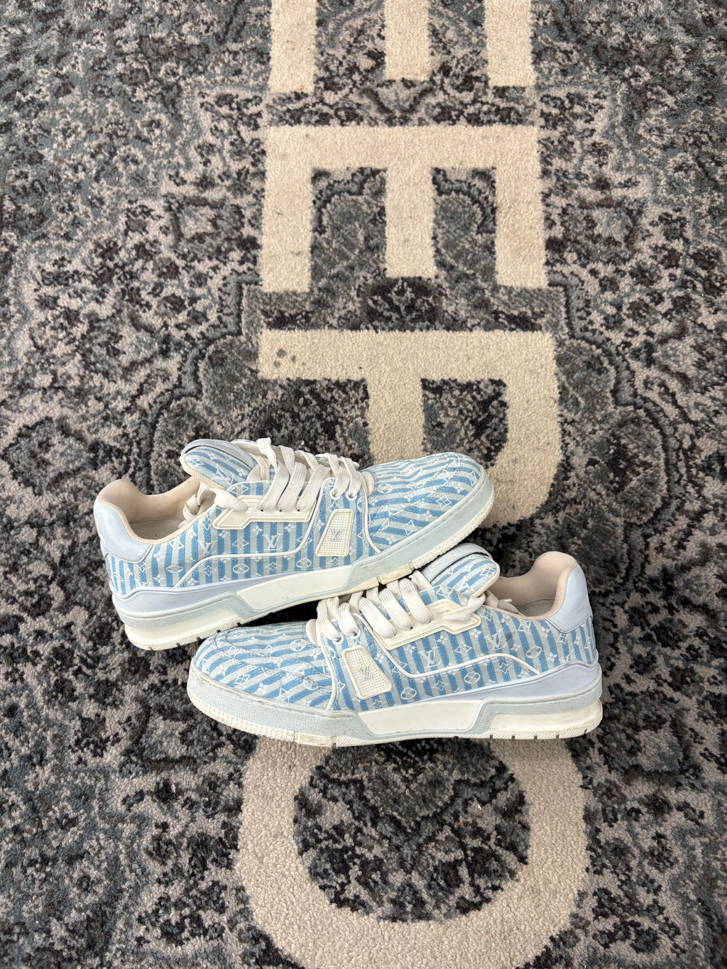 Louis Vuitton light blue monogram tranniers Size 8 LV (fits 9.5-10)