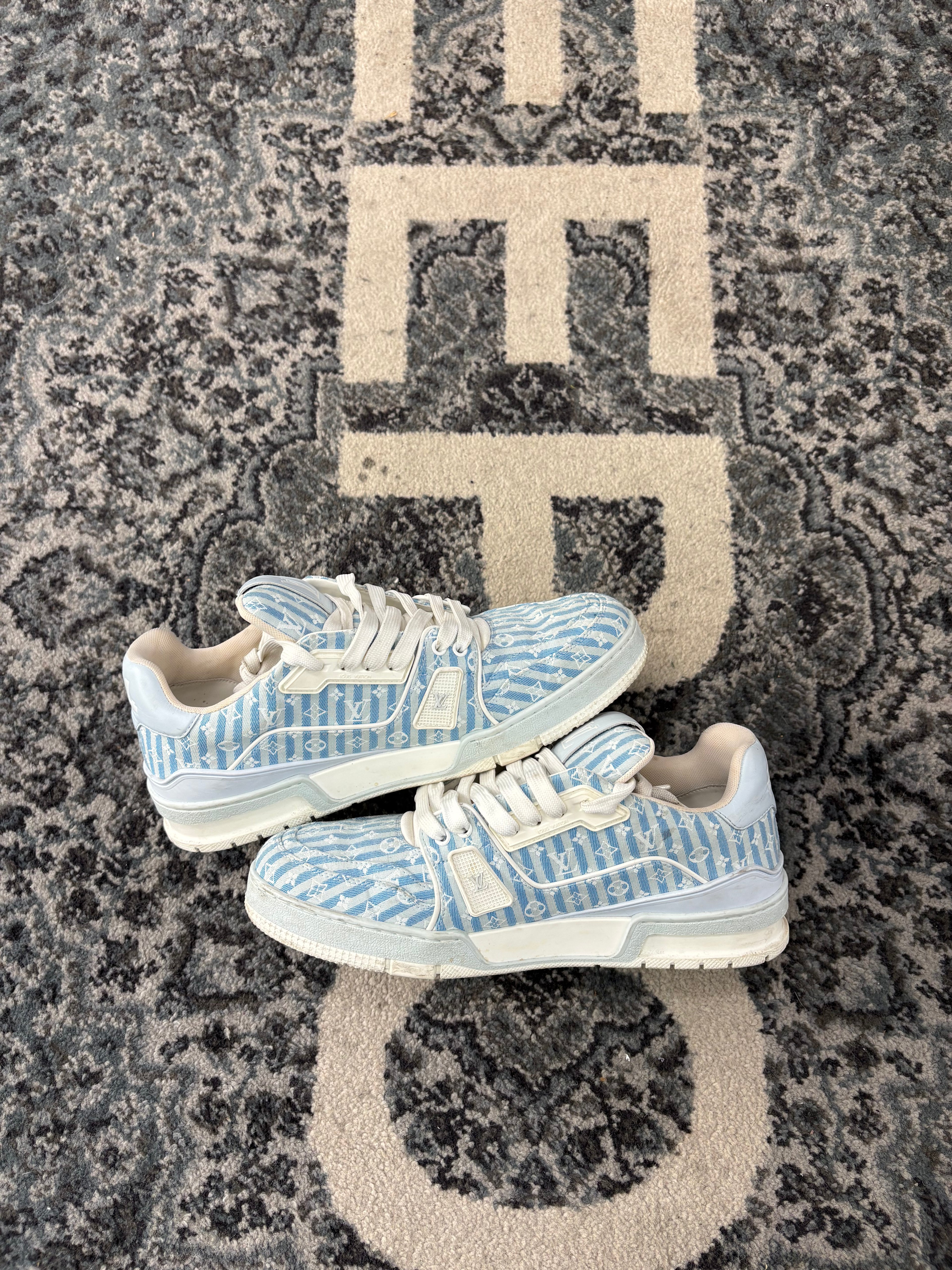 Louis Vuitton light blue monogram tranniers Size 8 LV (fits 9.5-10)