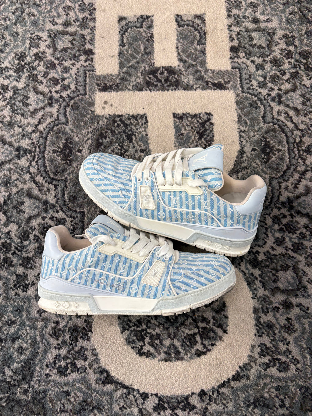 Louis Vuitton light blue monogram tranniers Size 8 LV (fits 9.5-10)