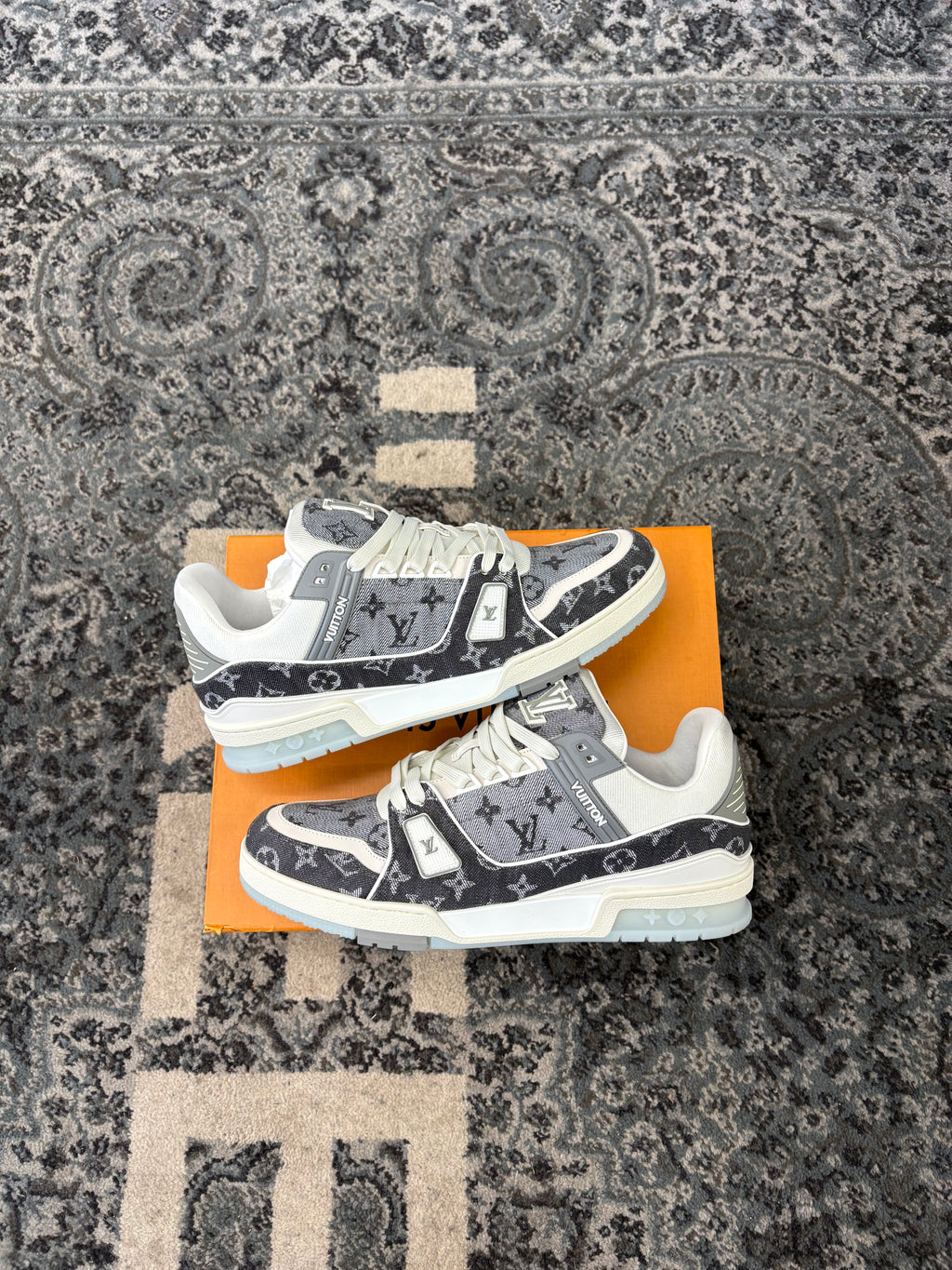 LV grey monogram trainers 10LV (12M) DS
