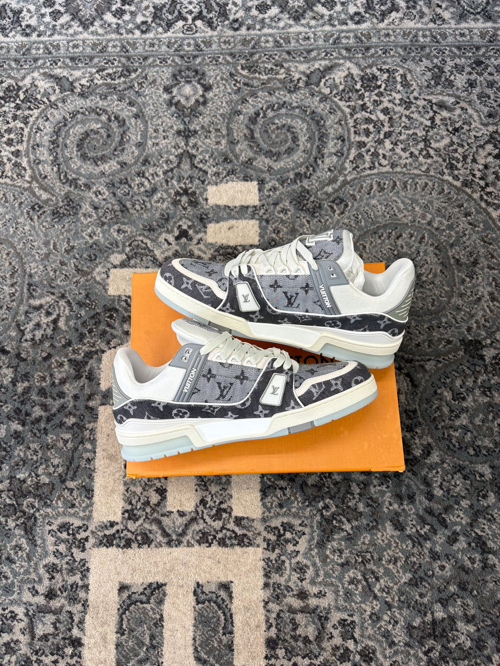 LV grey monogram trainers 10LV (12M) DS
