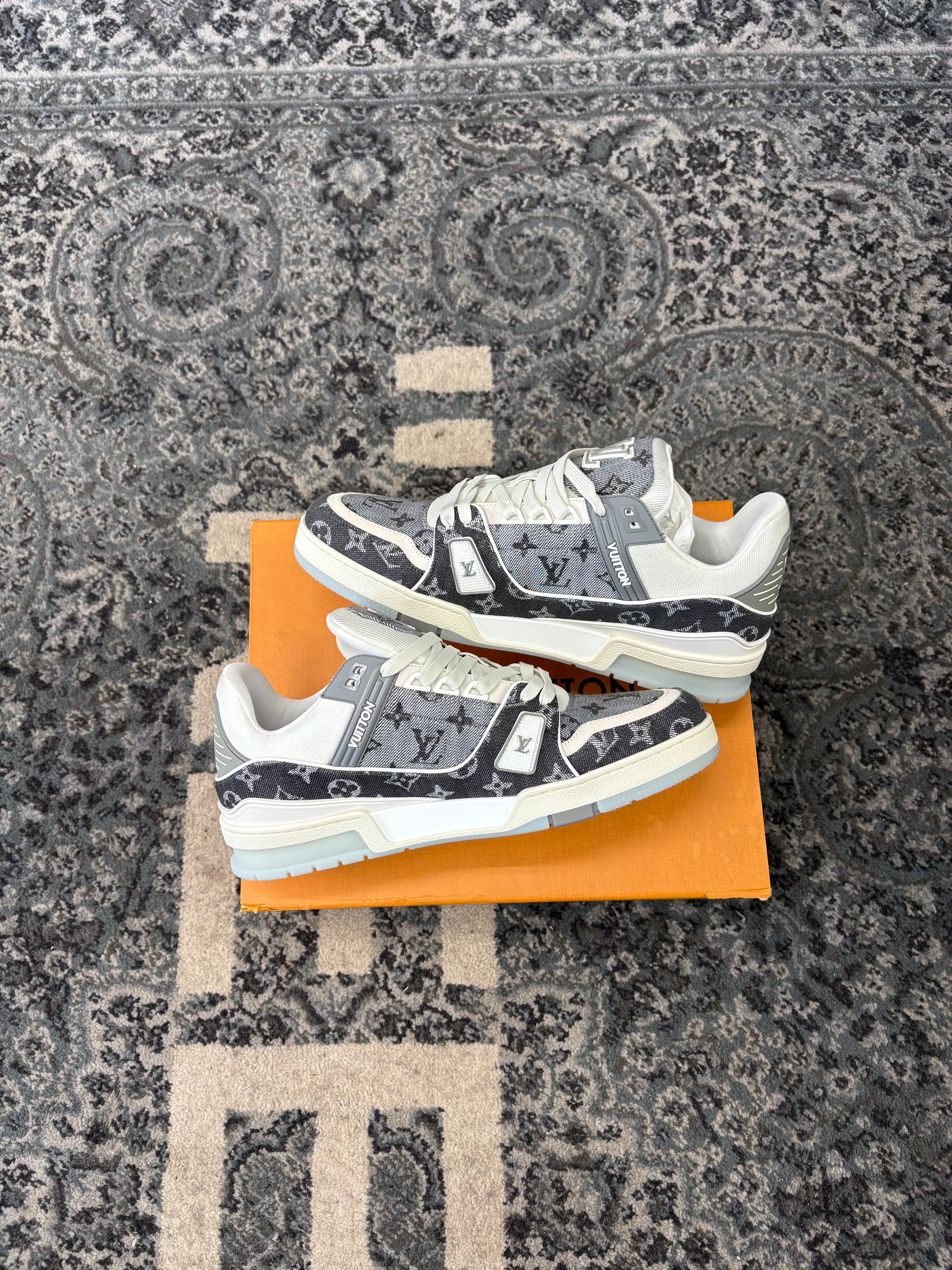 LV grey monogram trainers 10LV (12M) DS
