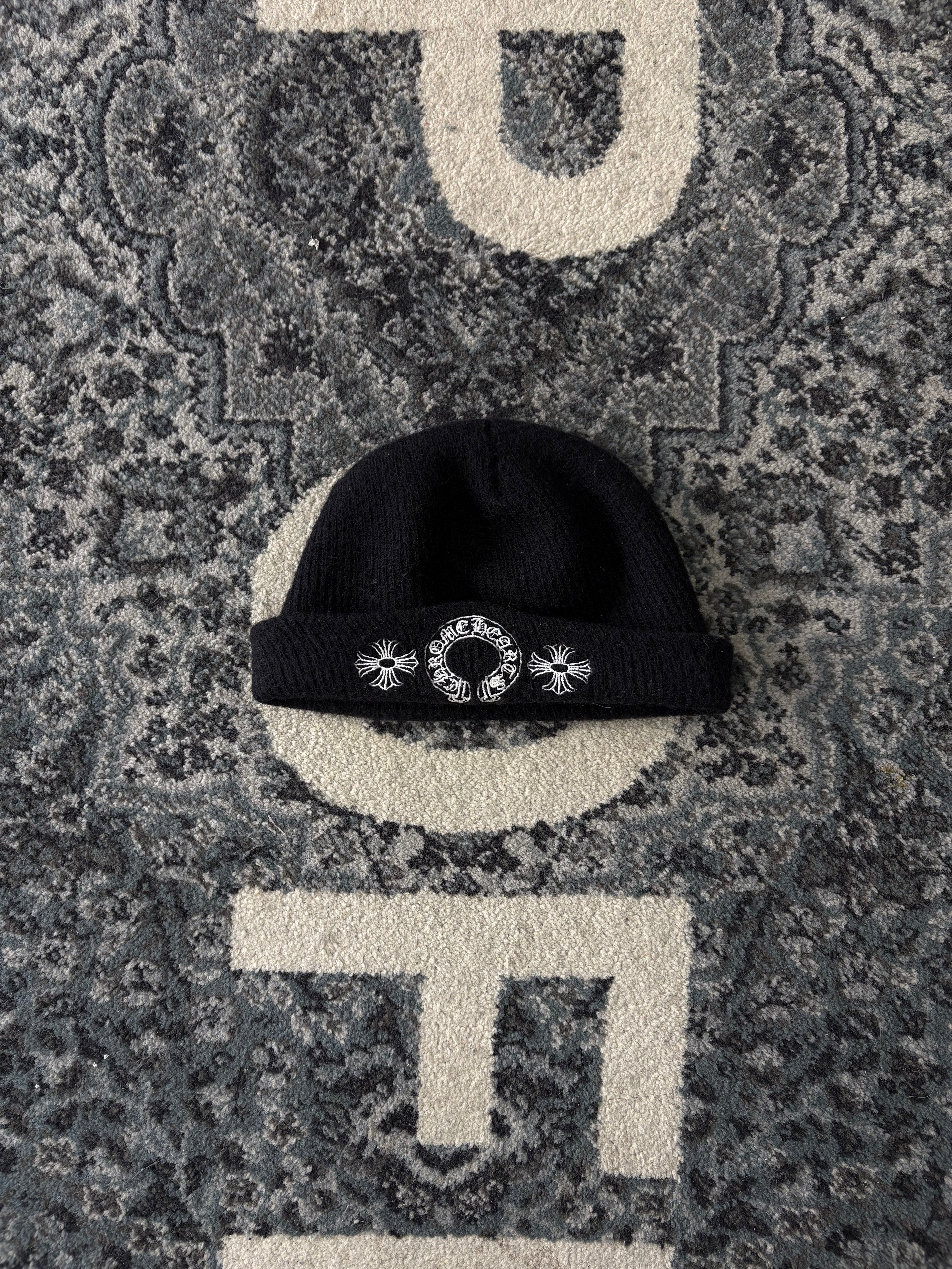 CHROME HEARTS horseshoe cross beanie OS U (shrunk)