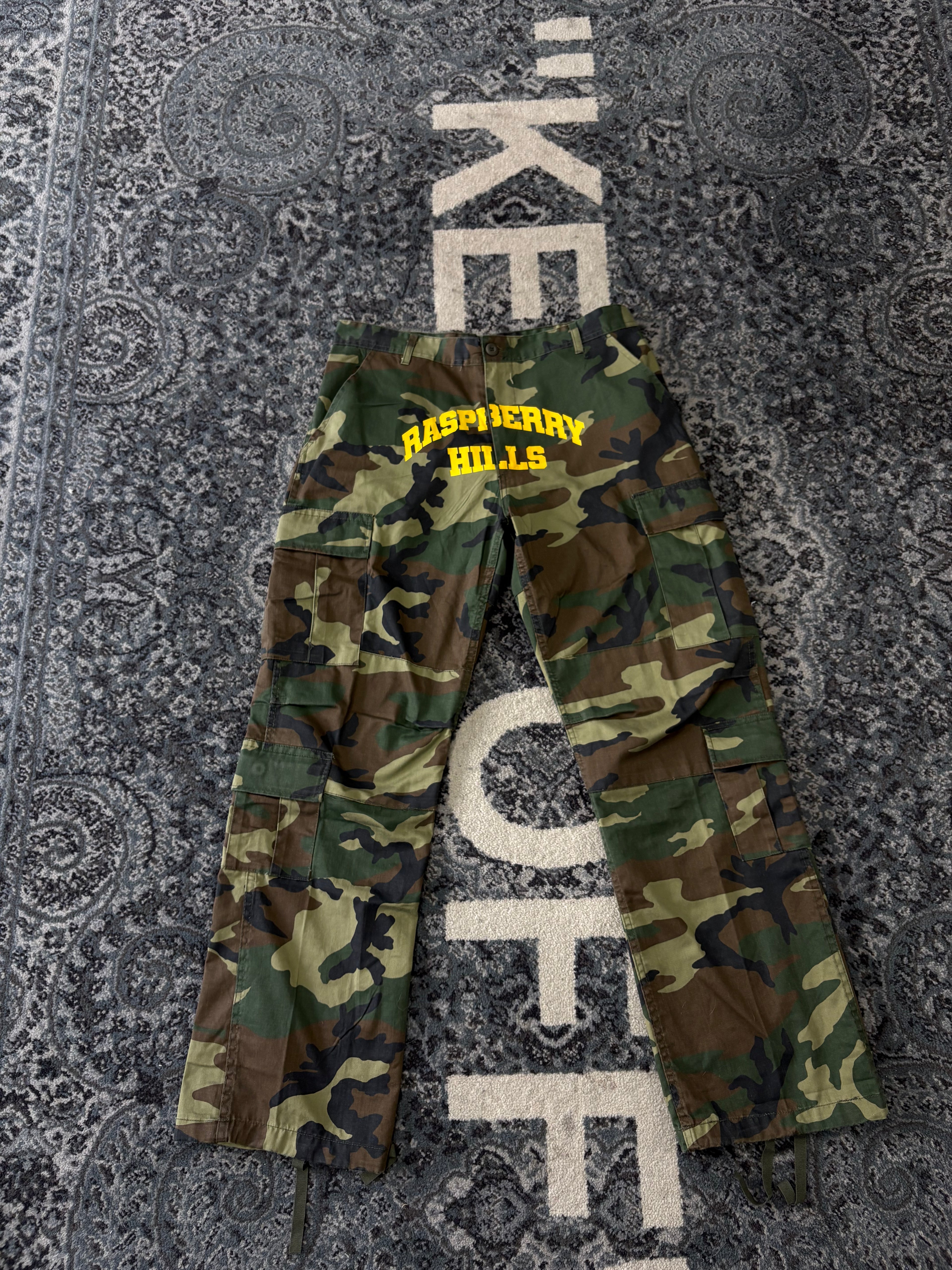 GV Gallery Camo Cargo Pants Size 32 DS