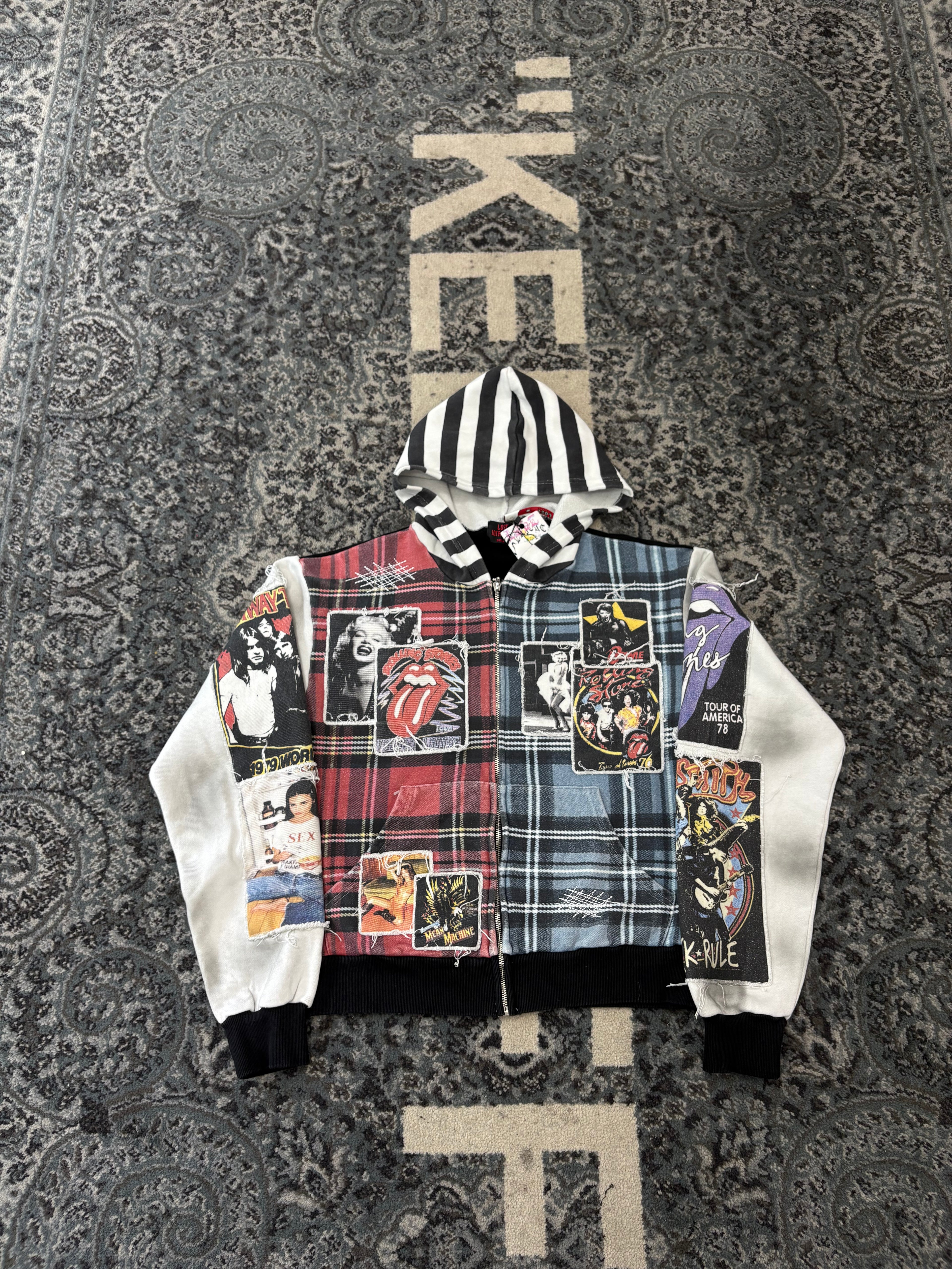 LOST INTRICACY "scrapbook" zip up S DSWT